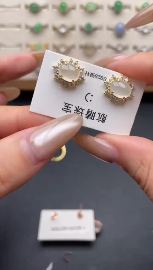 未镶嵌戒指翡翠一物一证一礼盒