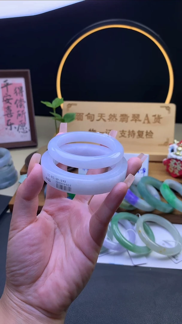 未镶嵌翡翠手镯定制定制翡翠翡翠手镯定制