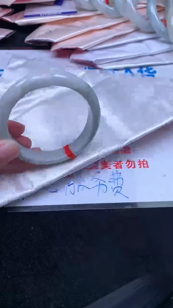 未镶嵌手镯翡翠.