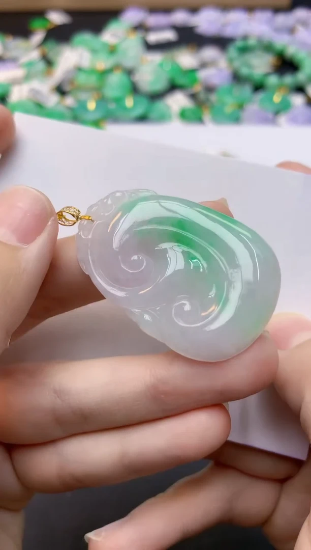 翡翠18K金镶嵌颈饰天然缅甸A货翡翠