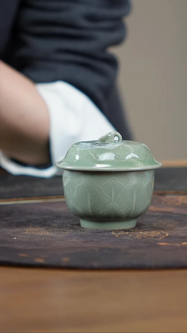 宁封窑仿宋窑蜜色瓷蕉纹盖碗