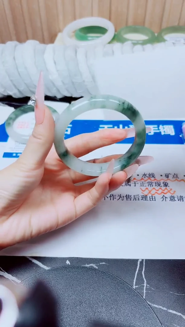 未镶嵌手镯石英质玉66/56