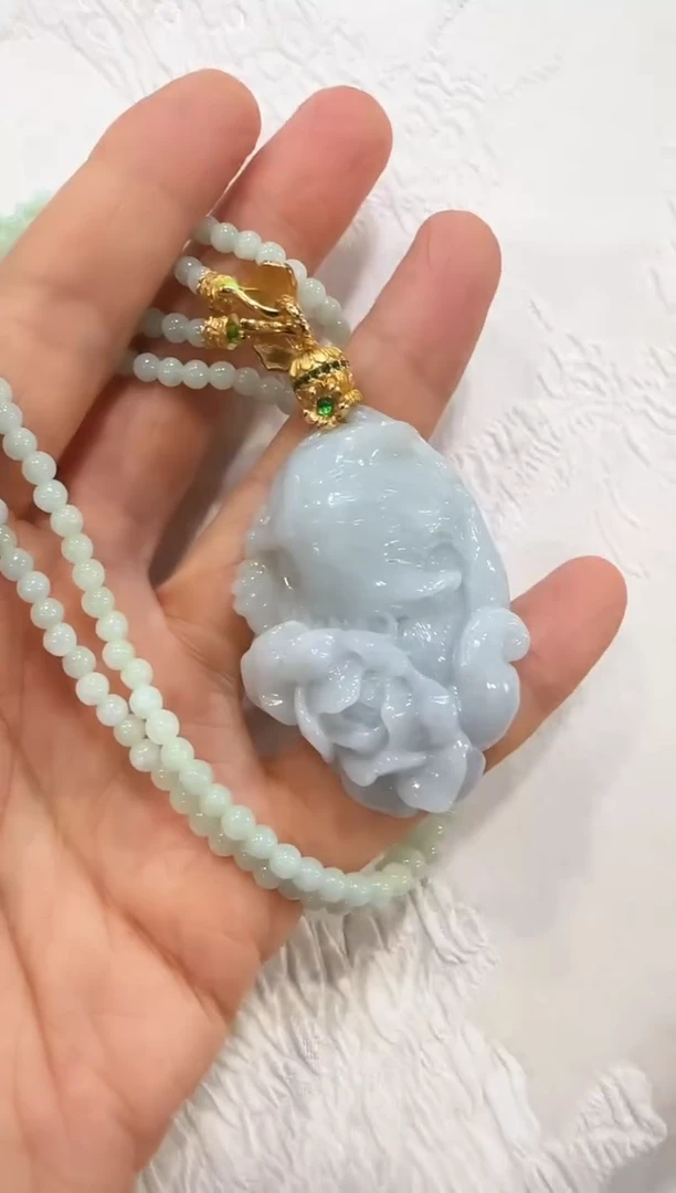 翡翠未镶嵌颈饰国风