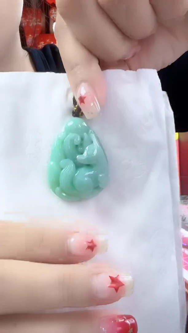颈饰未镶嵌翡翠孤品九尾狐