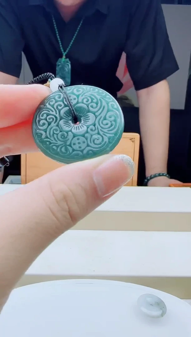 吊坠(赠链)未镶嵌翡翠多样性发其中一