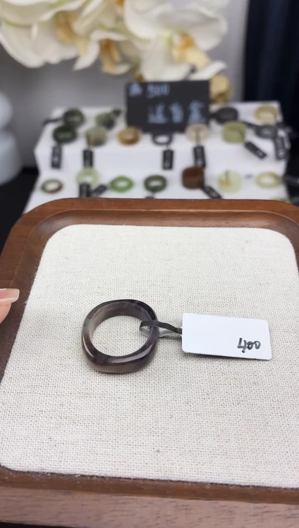 和田玉戒指未镶嵌紫花方圆