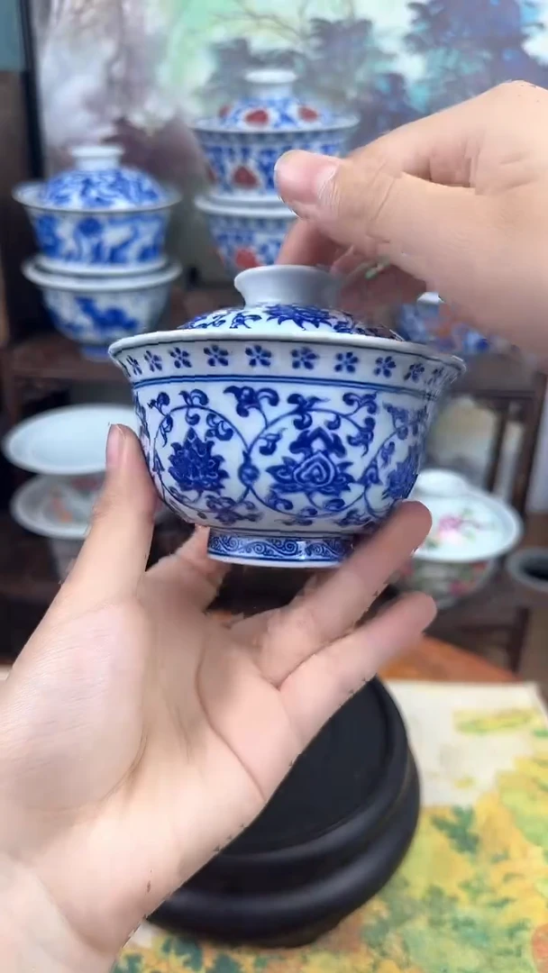 陶瓷青花缠枝莲两才盖碗