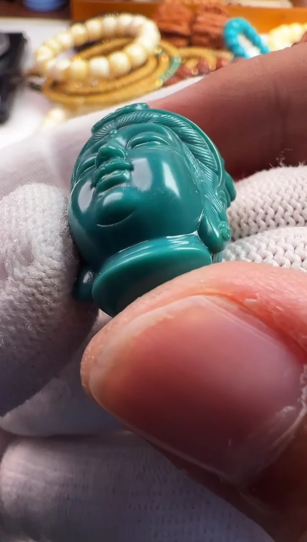 未镶嵌绿松石颈饰绿松石