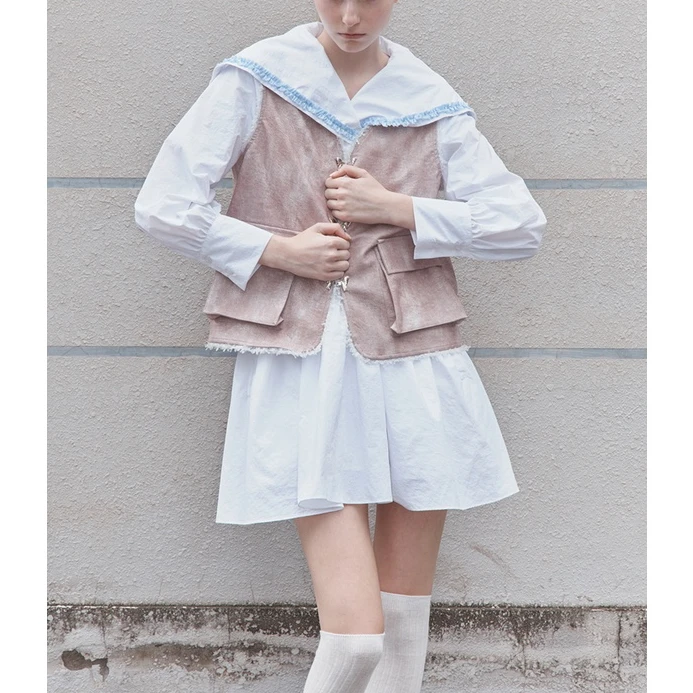 0118制造后花园酸洗做旧感PU蕾丝边拼接马甲