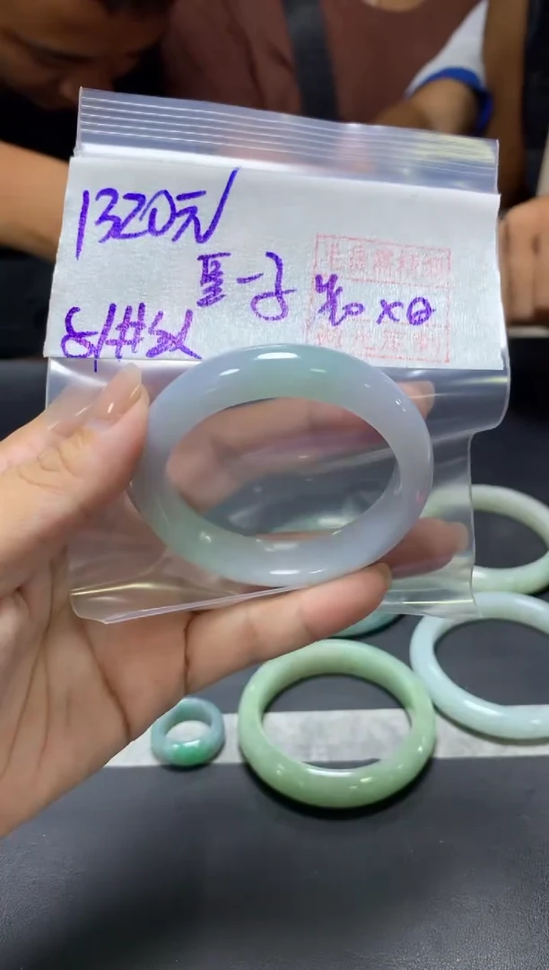 未镶嵌定制翡翠豆**子+手镯51纹#1320元  毛货需抛光