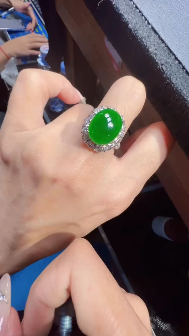 未镶嵌定制翡翠翡翠A货有轻微色差属于正常现象，戒指多样性发货1