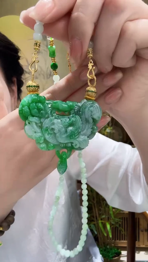 颈饰未镶嵌翡翠吊坠