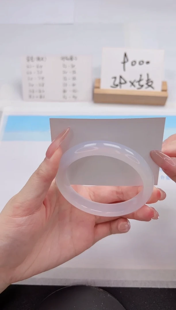 【闪购商品】石英质玉手镯未镶嵌275-61