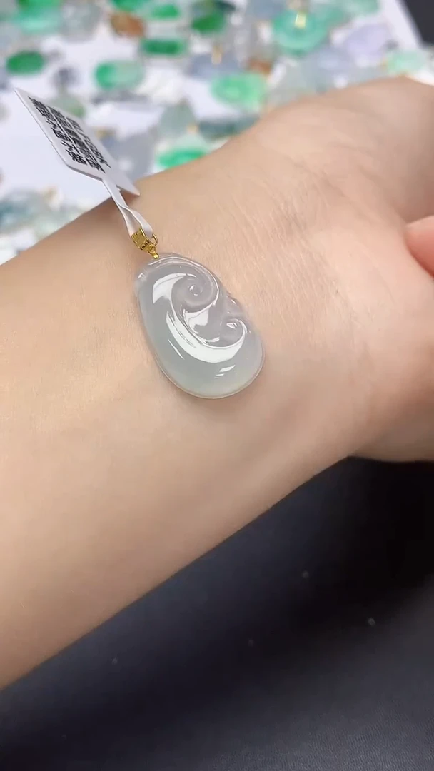 翡翠18K金镶嵌颈饰天然缅甸a货翡翠