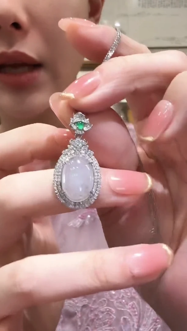 翡翠未镶嵌颈饰国风