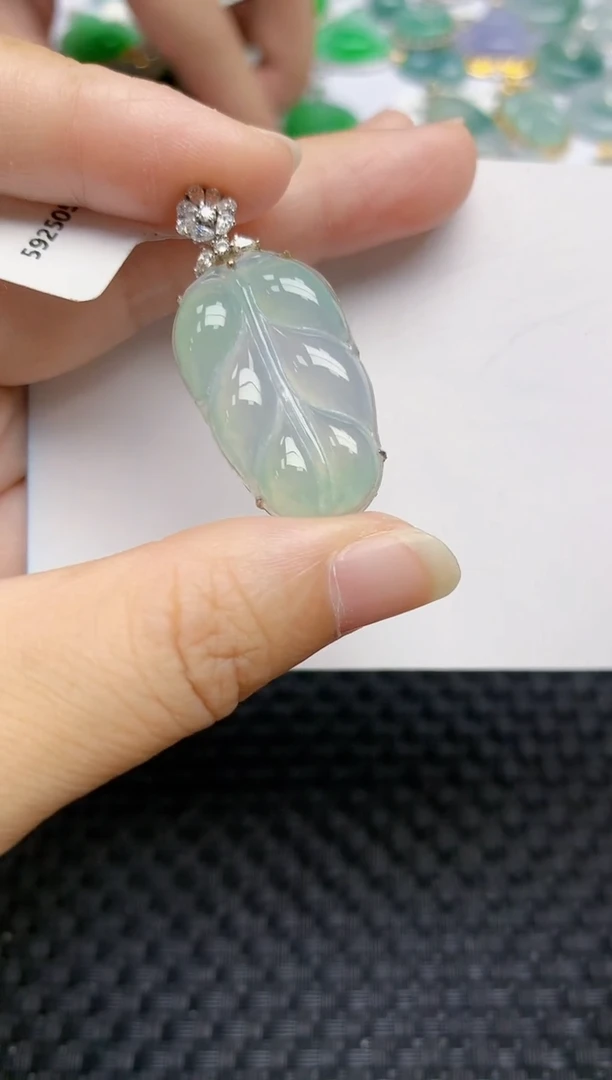 翡翠18K金镶嵌颈饰天然A货翡翠