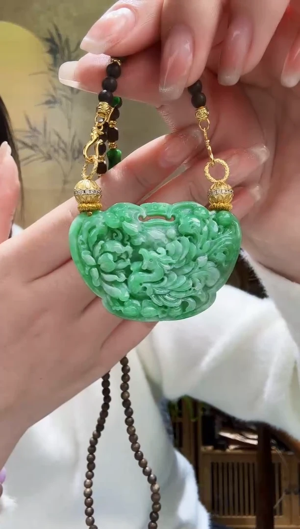 颈饰未镶嵌翡翠吊坠