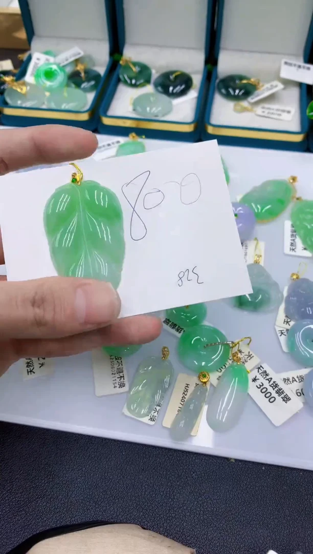 颈饰18K金镶嵌翡翠111111