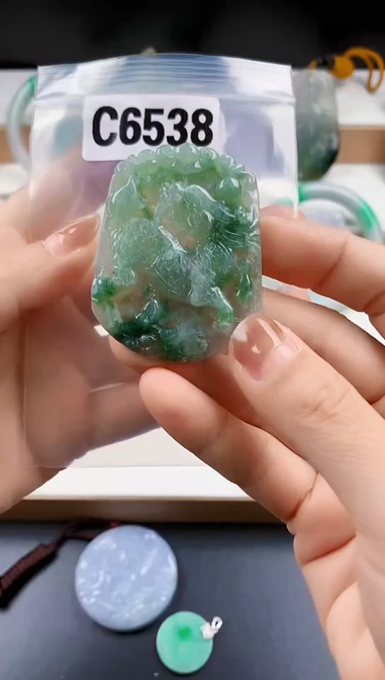 颈饰未镶嵌翡翠天然翡翠吊坠挂件