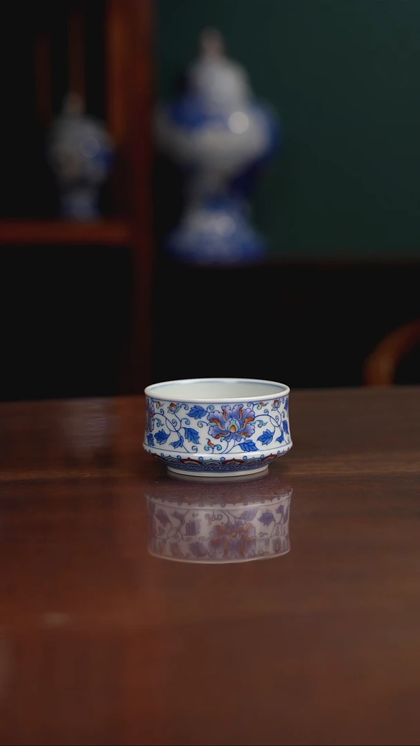 空山明月 新斗彩 缠枝牡丹