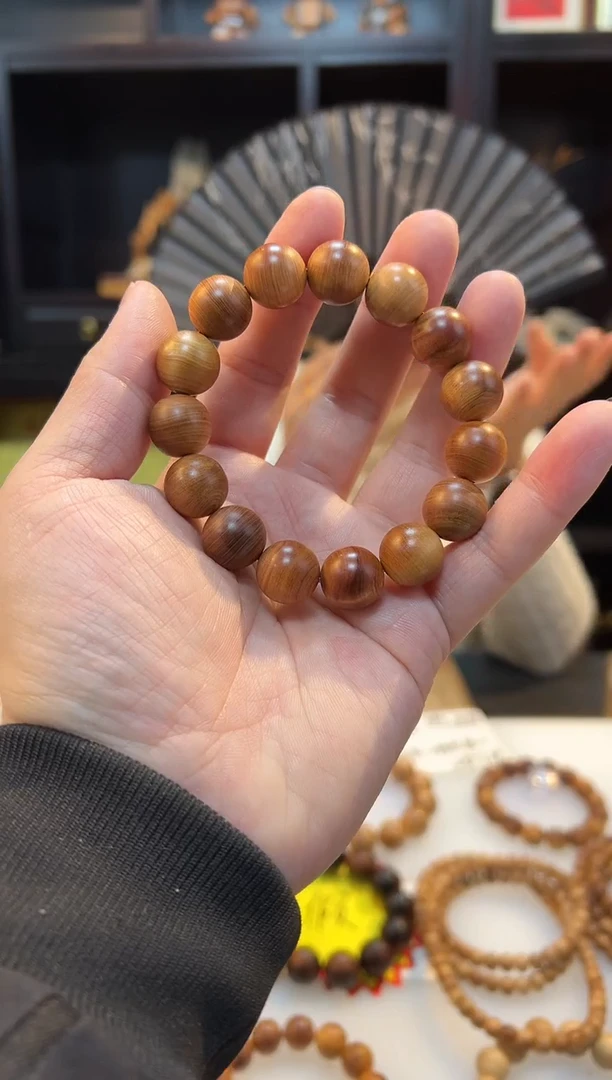 崖柏15黑油精品圆珠无礼盒