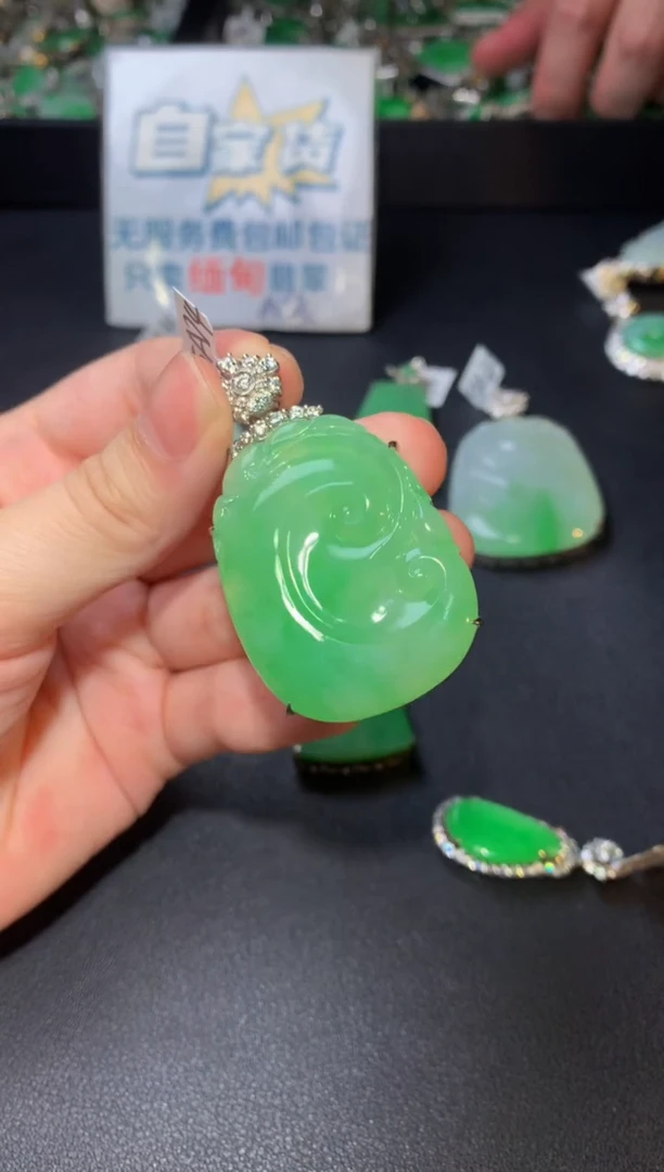 翡翠银S925镶嵌颈饰翡翠