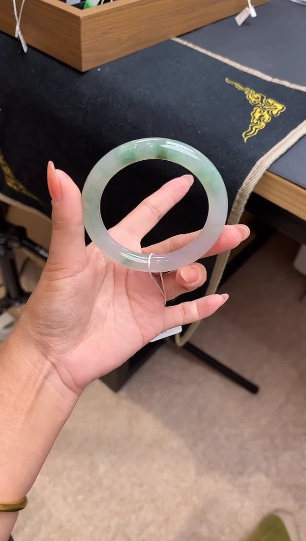 未镶嵌手镯翡翠手镯