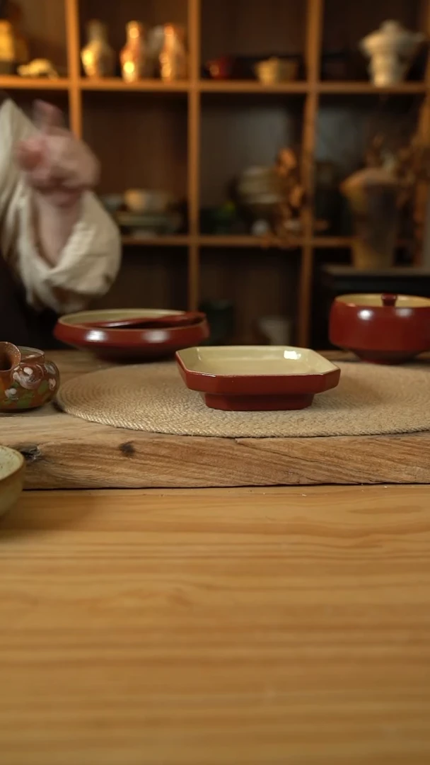 复古红系列的四方切口碟1个