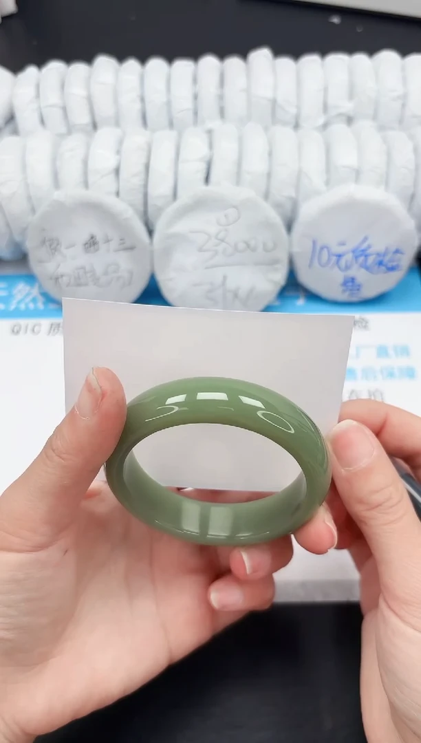 【闪购商品】石英质玉手镯未镶嵌219-57.1