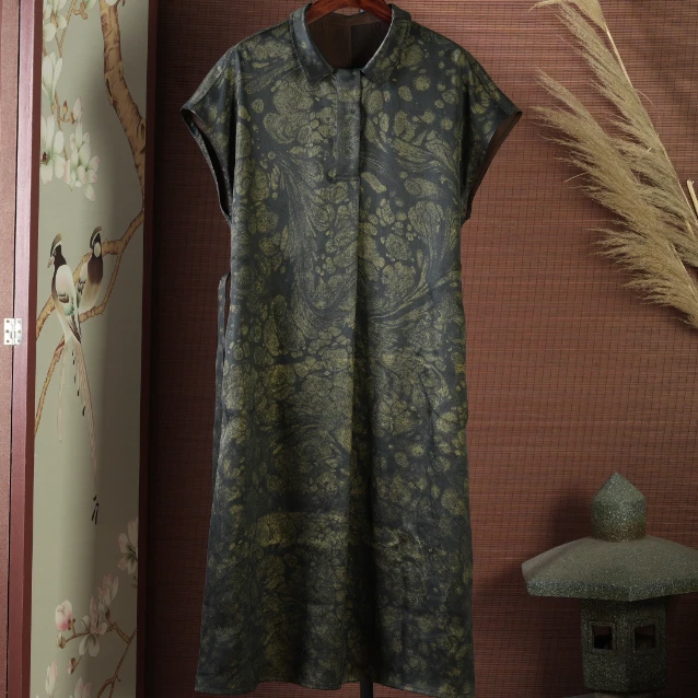 君  新中式风桑蚕丝 香云纱墨池黑色连衣裙 251024