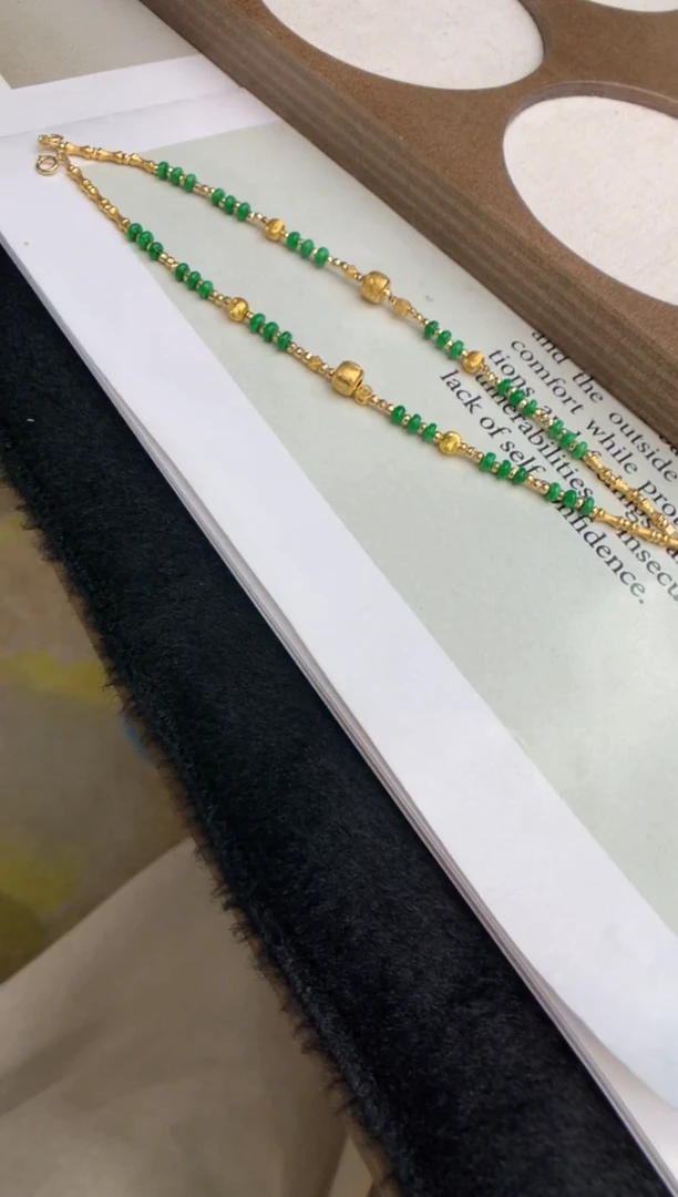 18K金镶嵌手链翡翠手链 多样性发其一