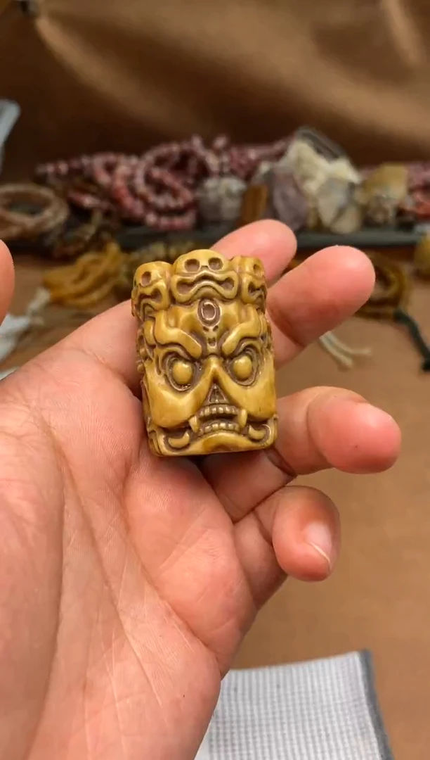 其他牛骨P1223-尸驼林把件-有棕裂