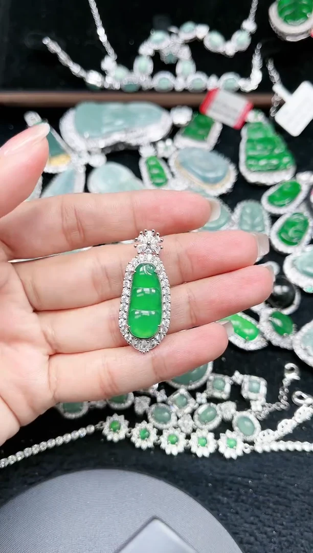 【闪购商品】翡翠颈饰未镶嵌312赠皮绳