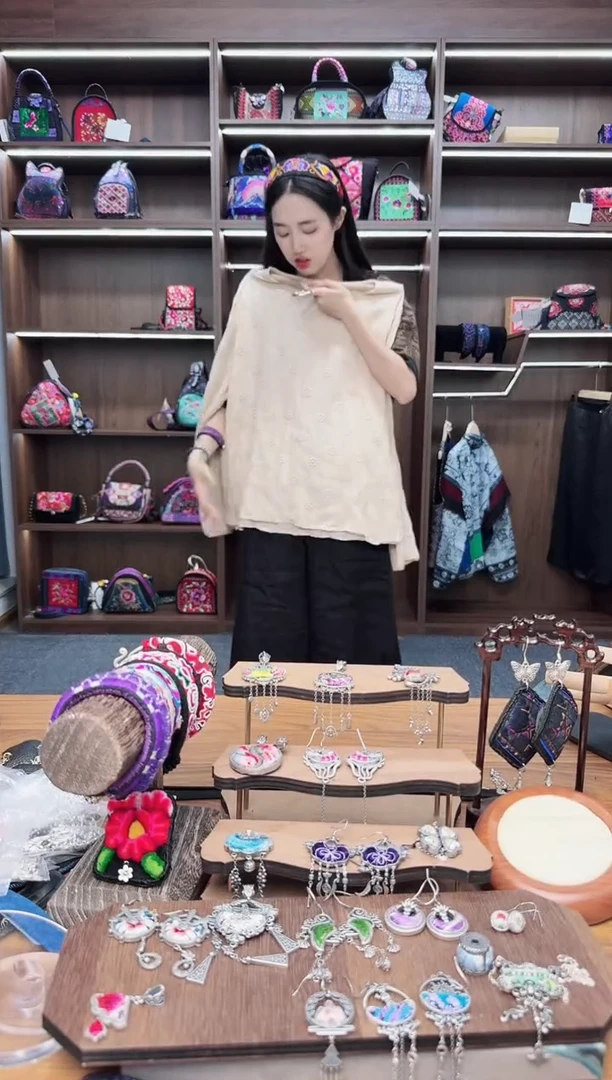 织绣233蒙阿苏苗绣传承旗舰店