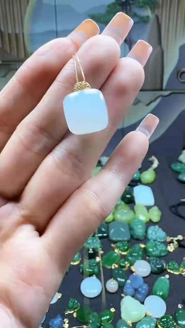 和田玉18K金镶嵌吊坠(不含链)1
