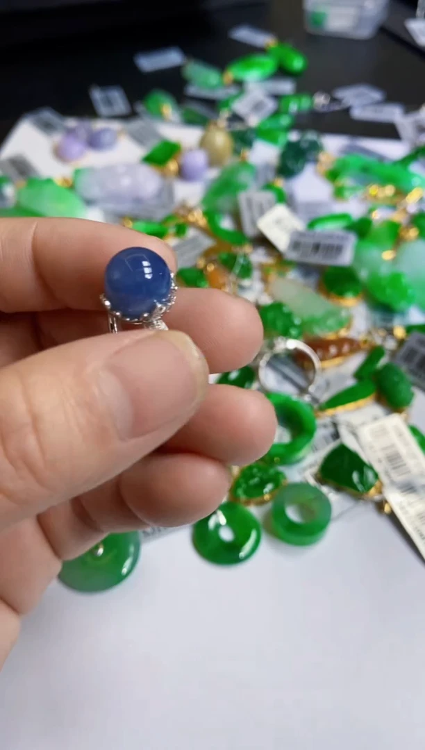 【闪购商品】翡翠颈饰18K金镶嵌戒指