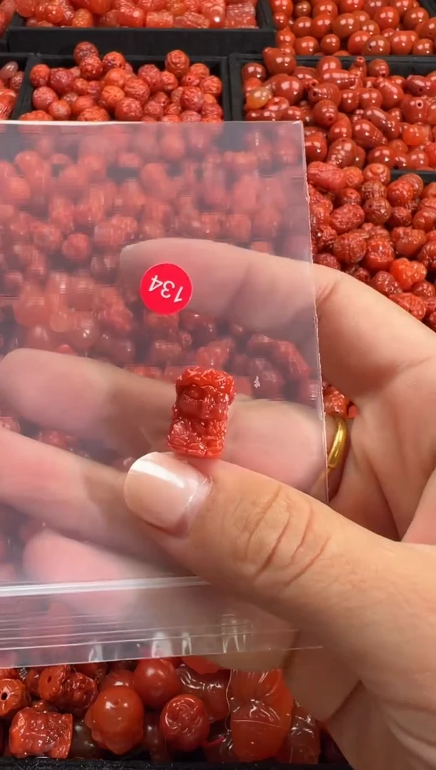 颈饰未镶嵌南红玛瑙1