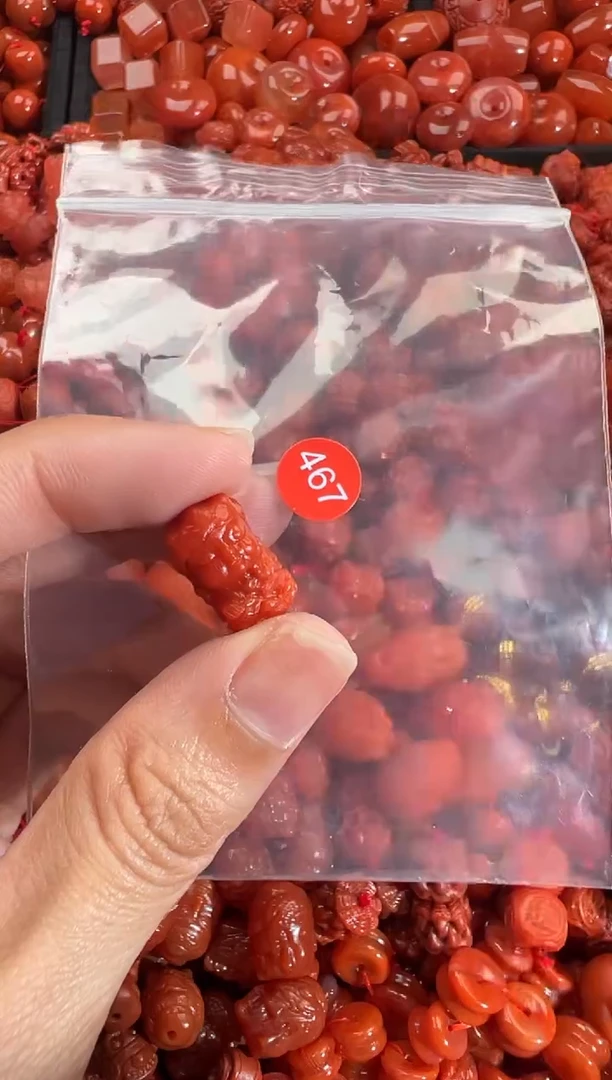 南红玛瑙未镶嵌颈饰1