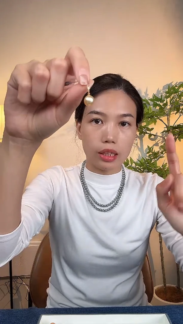 18K金镶嵌吊坠(不含链)海水珍珠09