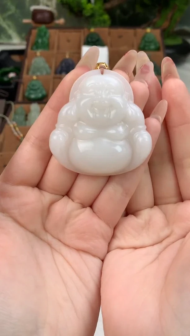 颈饰未镶嵌和田玉吊坠