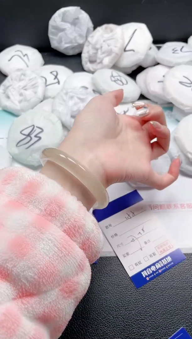 【闪购商品】石英质玉手镯未镶嵌22J152-57