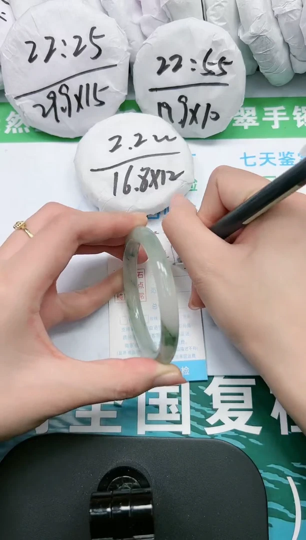 【闪购商品】石英质玉手镯未镶嵌K141-56