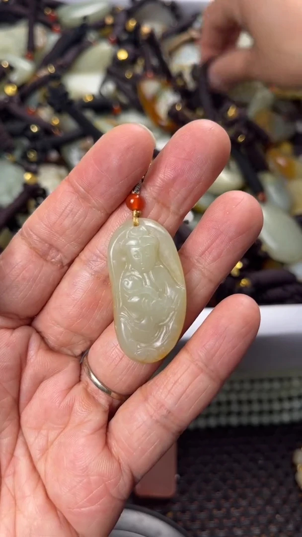 【闪购商品】和田玉颈饰未镶嵌多样性发货没有证书拍一发一有瑕