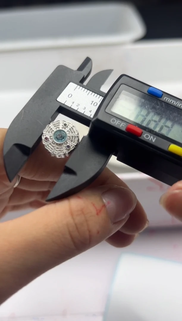 玛瑙/玉髓颈饰银S800镶嵌x1044海蓝宝大隔珠*3个