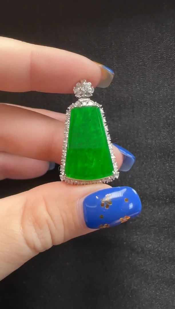 颈饰18K金镶嵌翡翠641无事牌一个