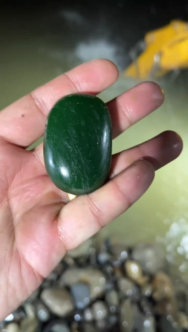 颈饰未镶嵌和田玉(糖玉)1