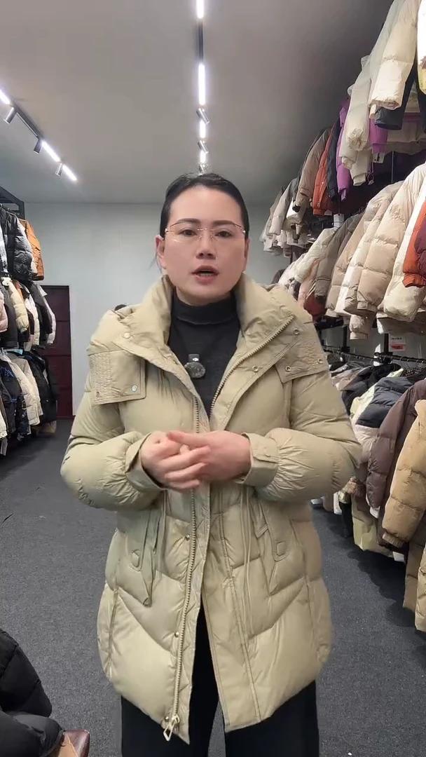 艾雨衣尚羽绒外套