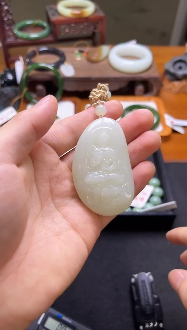 未镶嵌和田玉把件且末金山糖白 观音