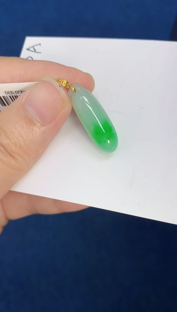 颈饰18K金镶嵌翡翠天然缅甸a货翡翠