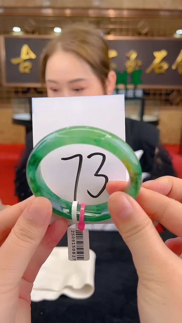 未镶嵌手镯石英质玉（非洲翠）微瑕介意勿拍